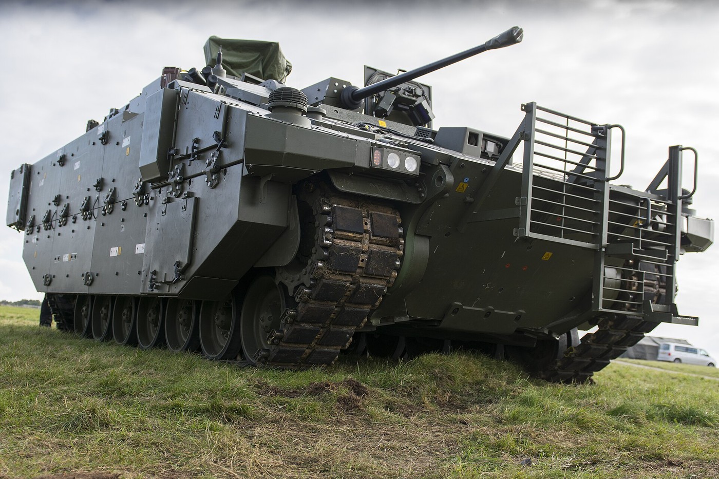 Ajax: британська розвідувальна бронемашина з гарматою CT40